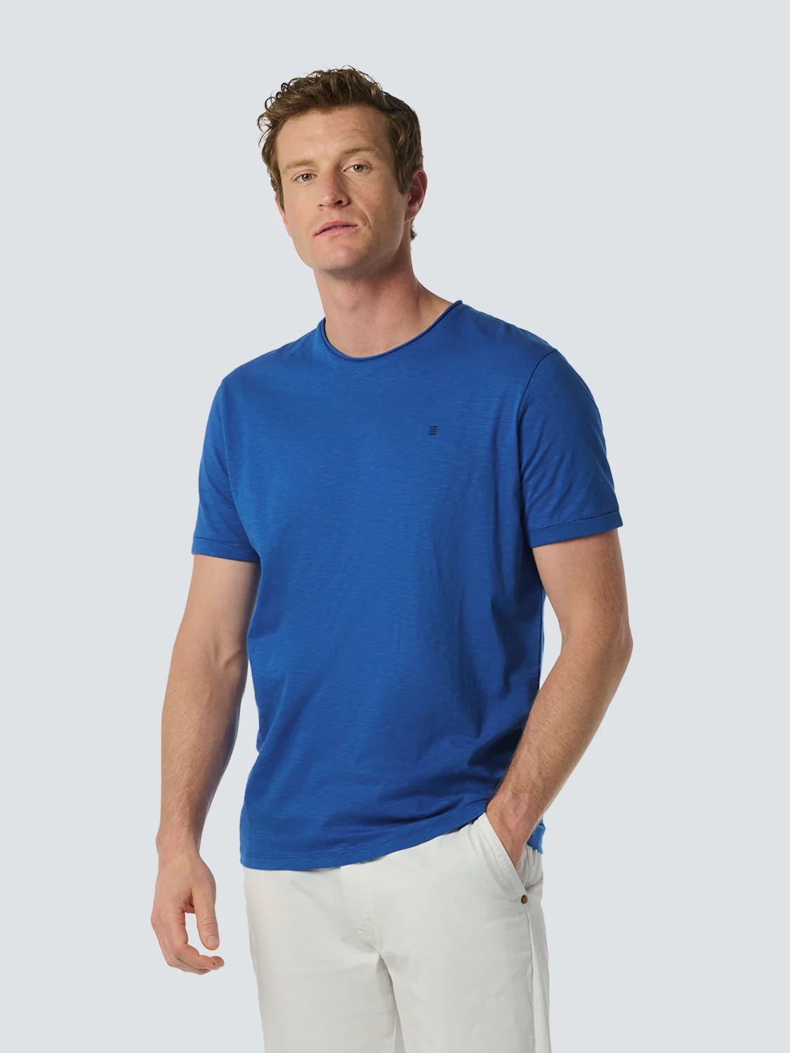 T-Shirt à col rond avec manches roulées et impression subtile du logo | Cobalt – Image 2