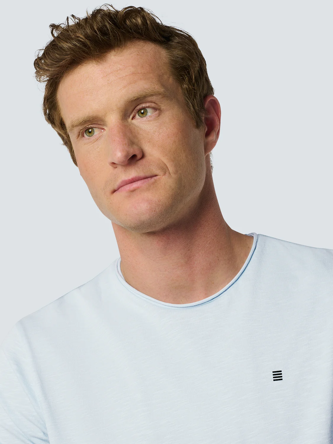 T-Shirt à col rond avec manches roulées et impression subtile du logo | Sky – Image 5