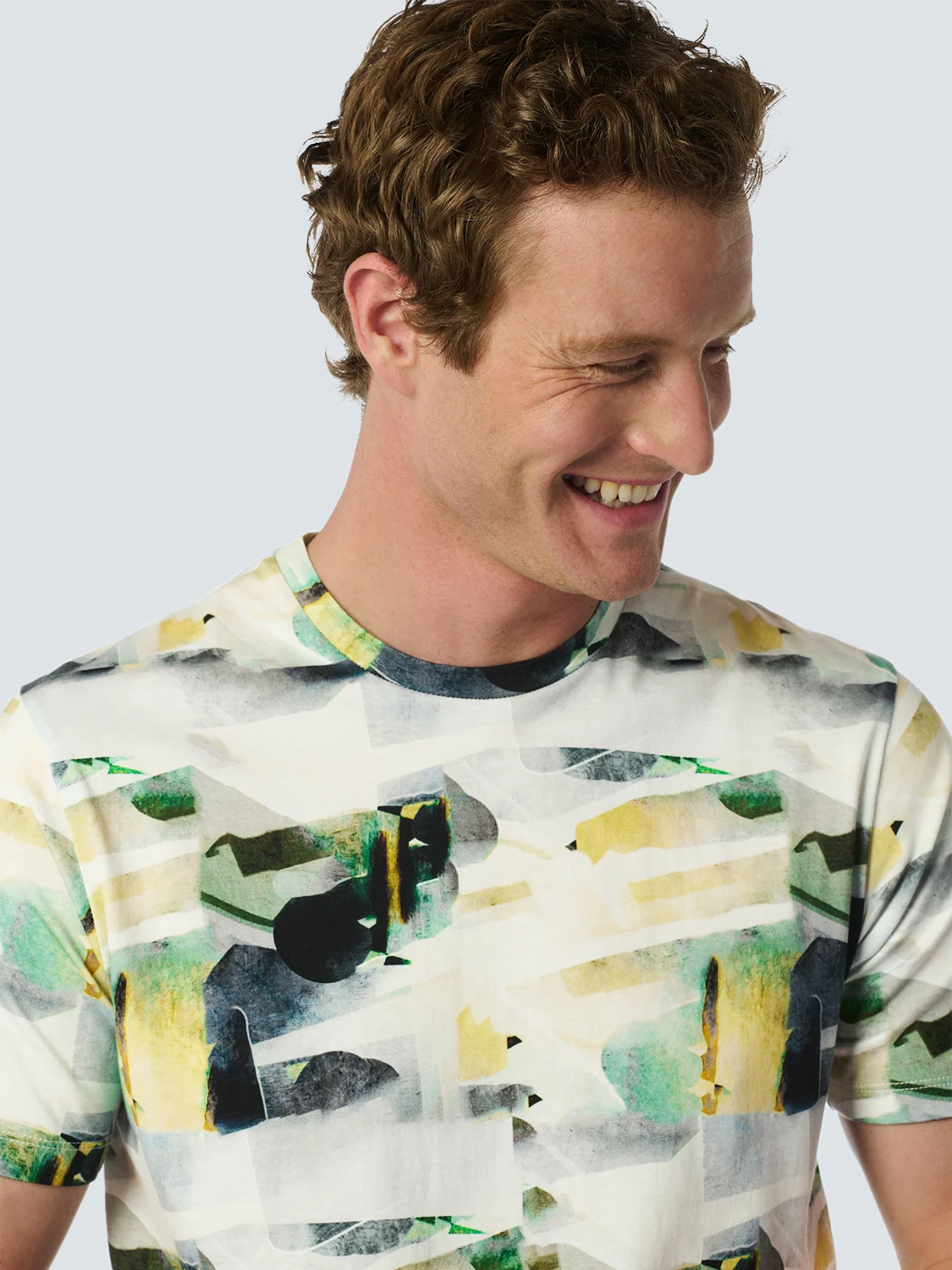 T-shirt abstrait - Parfait pour cette saison | White – Image 5