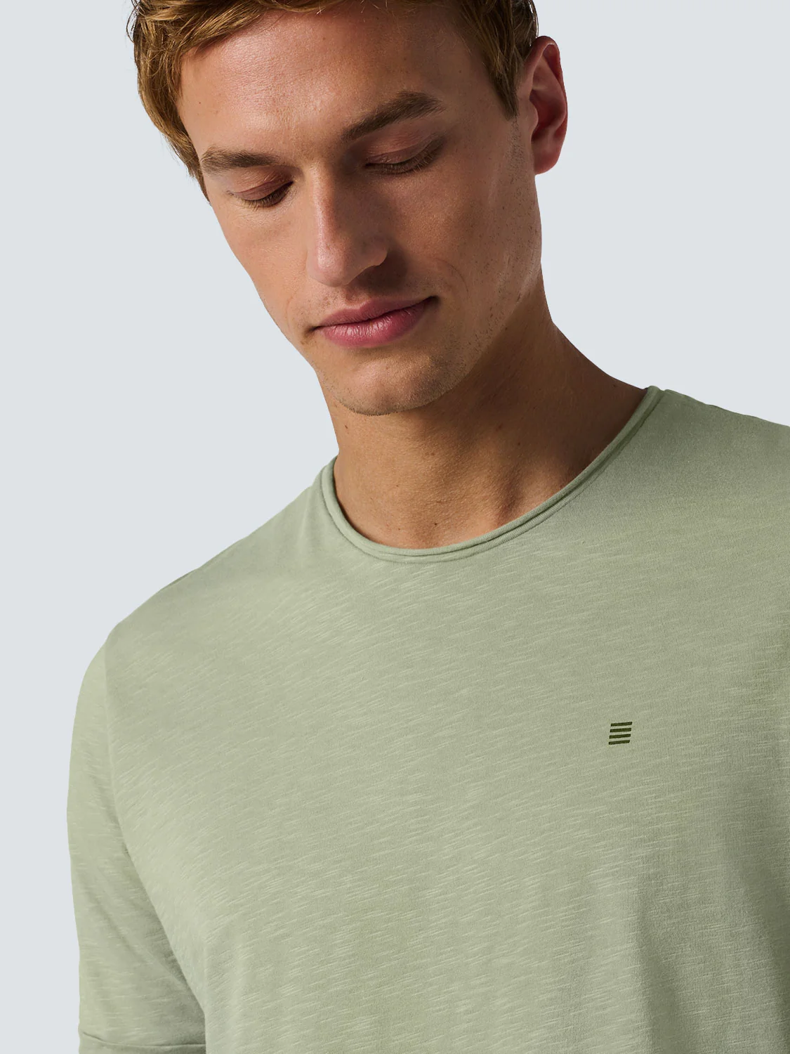T-Shirt à col rond avec manches roulées et impression subtile du logo | Smoke – Image 5