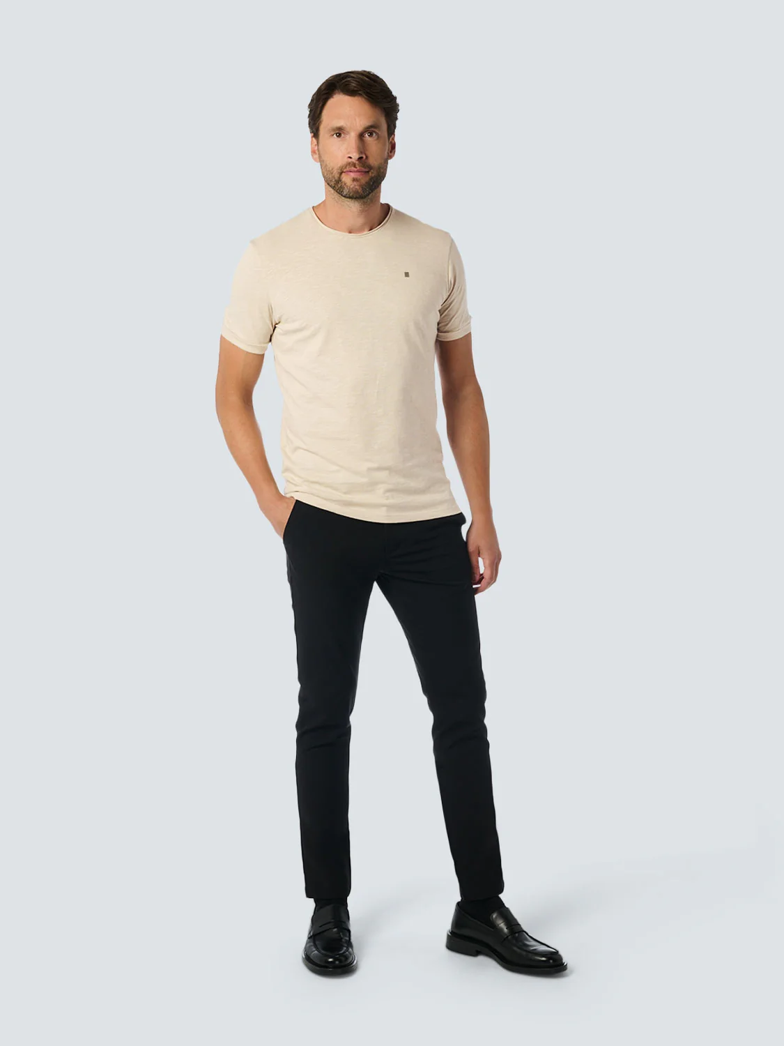 T-Shirt à col rond avec manches roulées et impression subtile du logo | Cement – Image 4