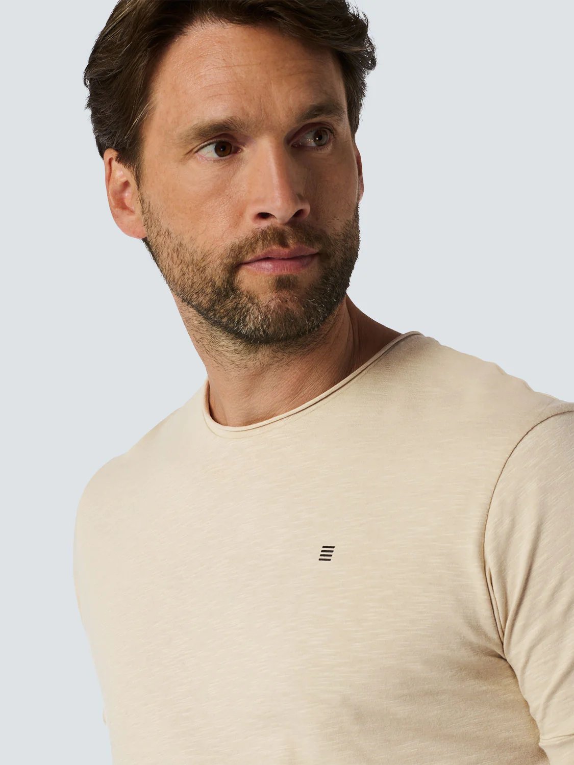 T-Shirt à col rond avec manches roulées et impression subtile du logo | Cement – Image 5