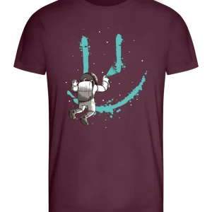 Astronaut Spraying Graffiti Design - Basic men's fitted t-shirt
